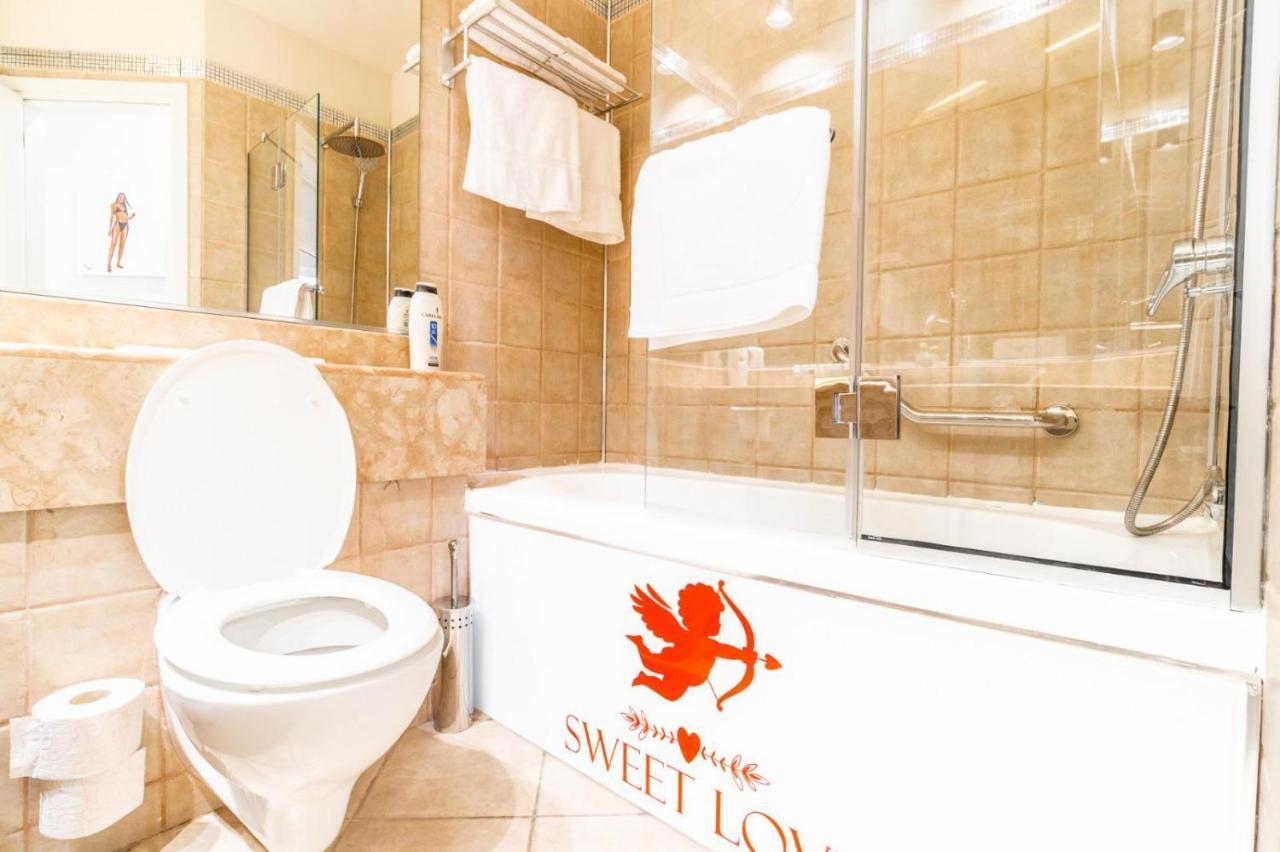 סוויטת אהבה מתוקה על הים-Sweet Love Suite On The Sea Bat Yam Exterior foto
