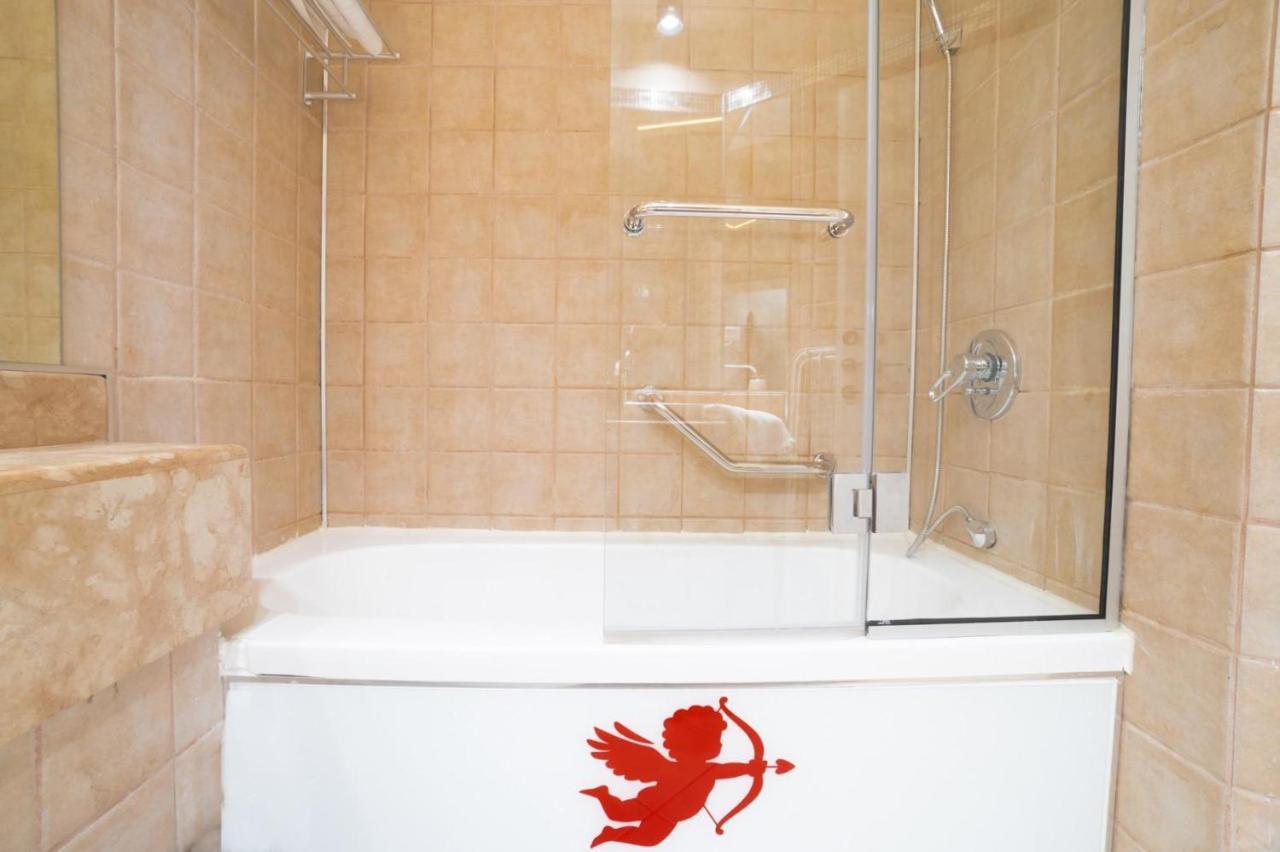 סוויטת אהבה מתוקה על הים-Sweet Love Suite On The Sea Bat Yam Exterior foto