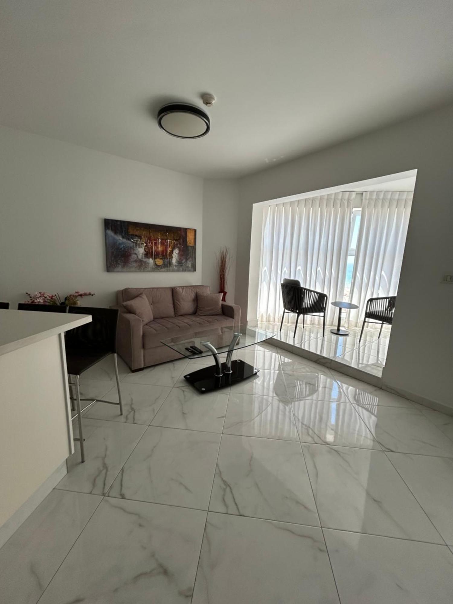 סוויטת אהבה מתוקה על הים-Sweet Love Suite On The Sea Bat Yam Exterior foto